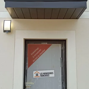 Réalisation auvent sur mesure finalisé gris antracite